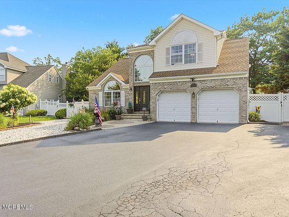4th image of 1117 S Maplecrest Court