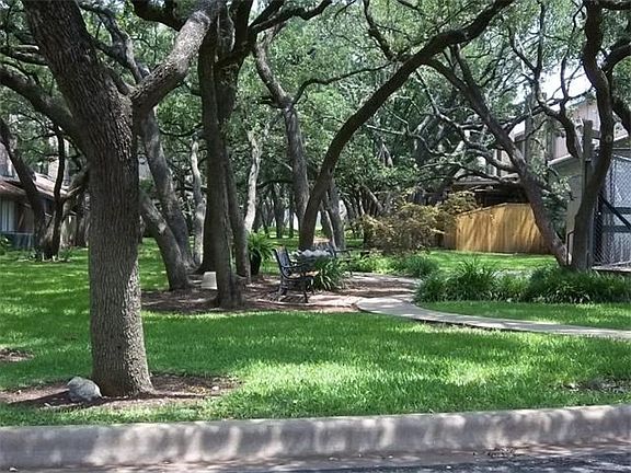 4th image of 1012 Verbena Dr