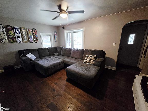 2nd image of 1104 Elm St