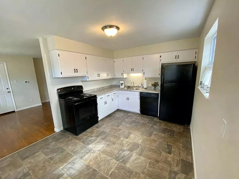 3412 Woodman Dr — Photo 7
