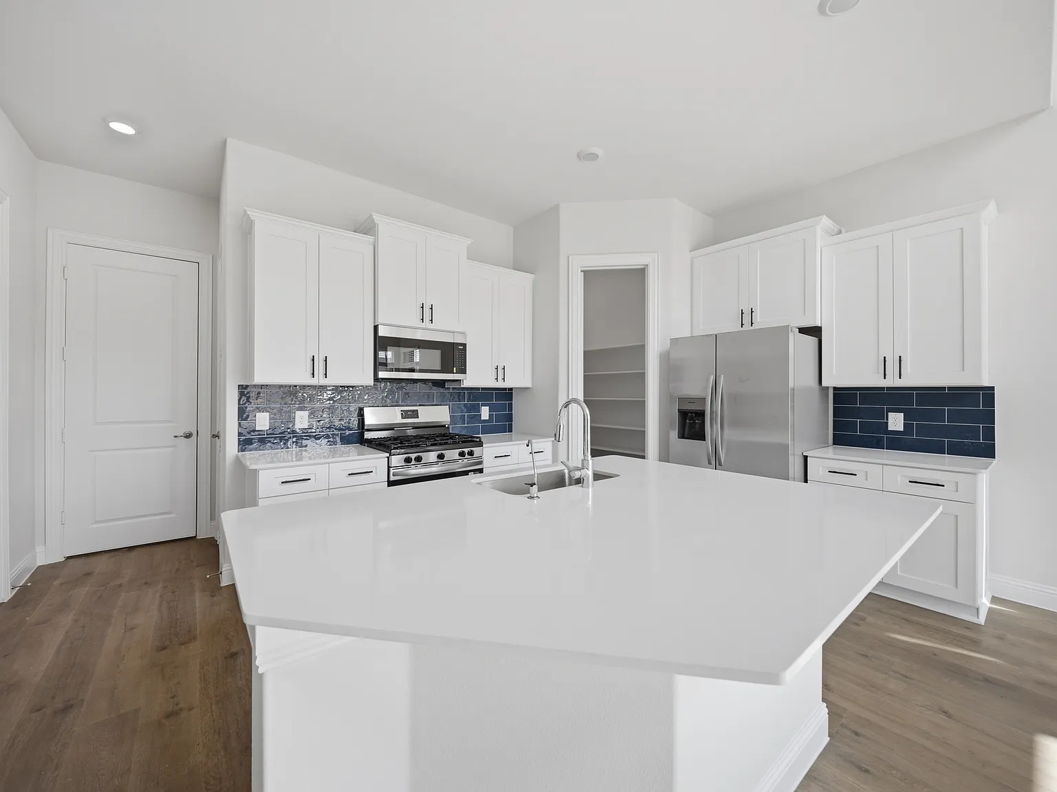 3 bed, 2.5 bath, 1425 sqft, $2,700 — Photo 1