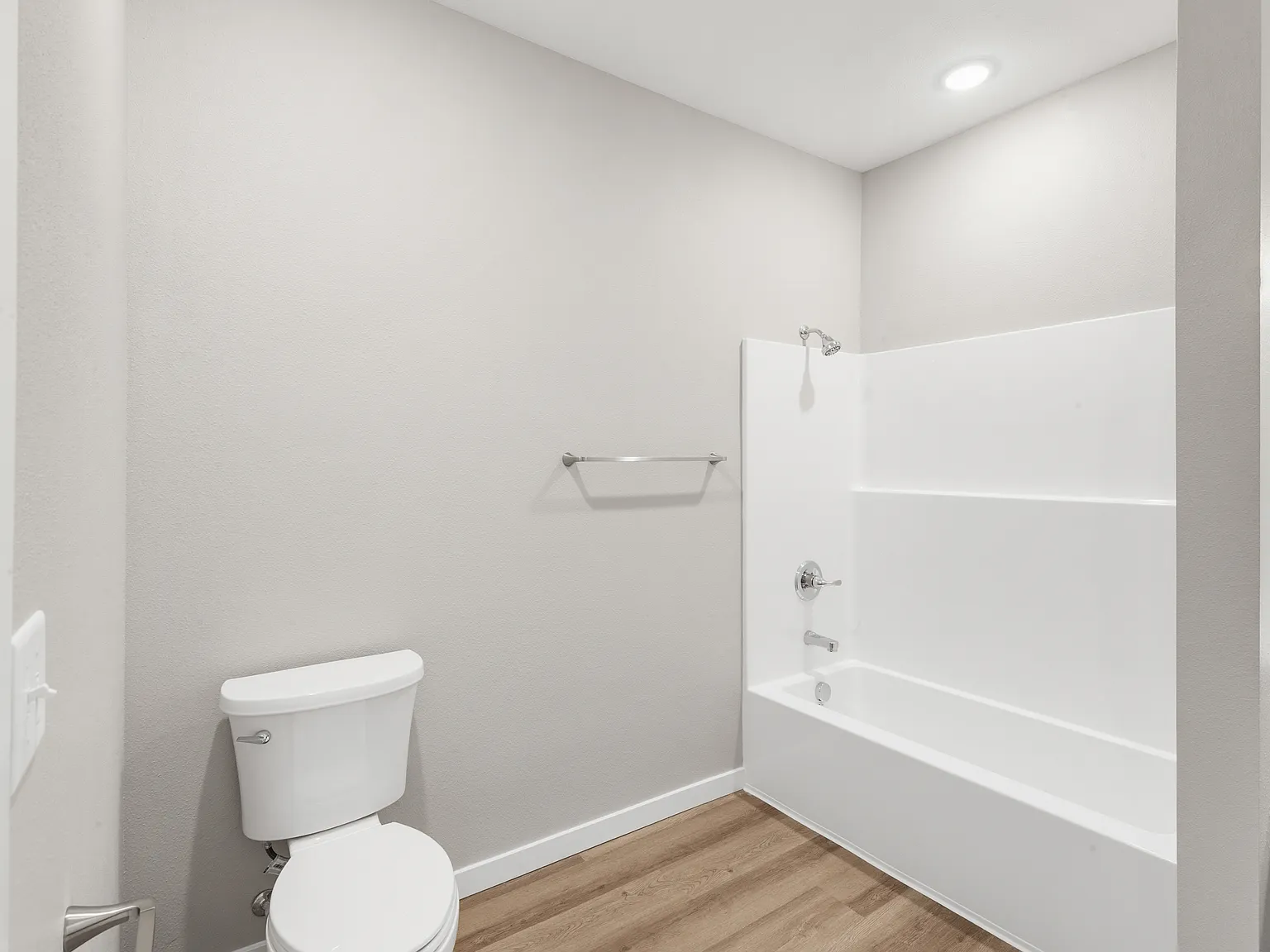 1 bed, 738 sqft, $1,375 — Photo 2