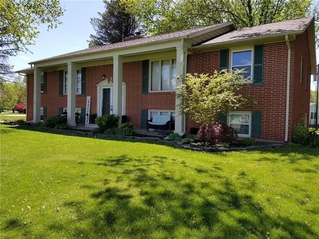 5755 Fairlee Rd photo 1