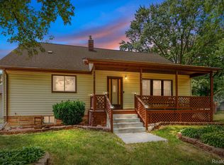 9050 Whitehorn St, Romulus, MI 48174