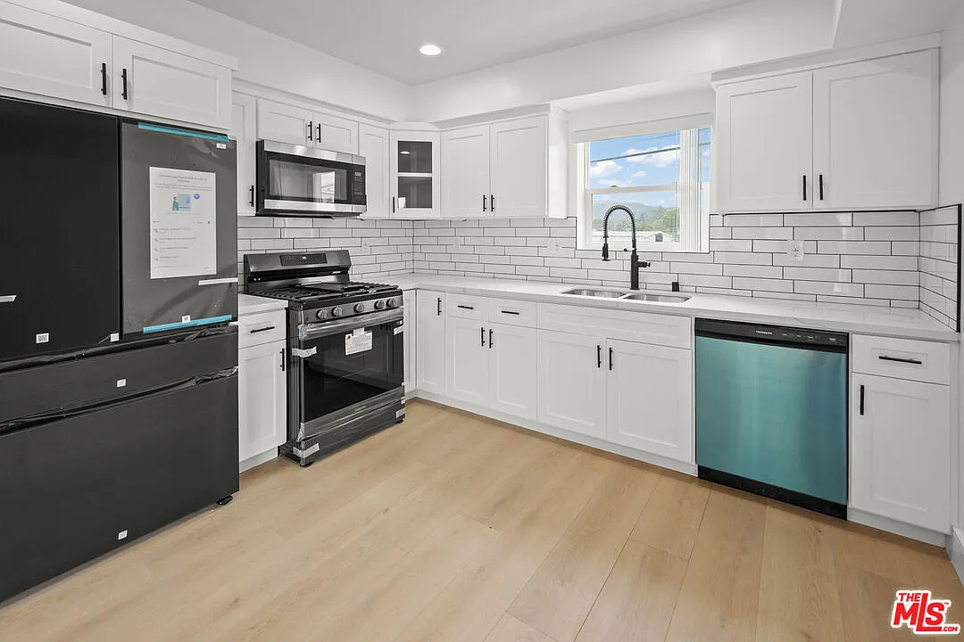 4 bed, 4.0 bath, 1800 sqft, $4,582 — Photo 1
