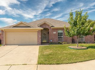 1121 Parkview Trl, Kennedale, TX 76060