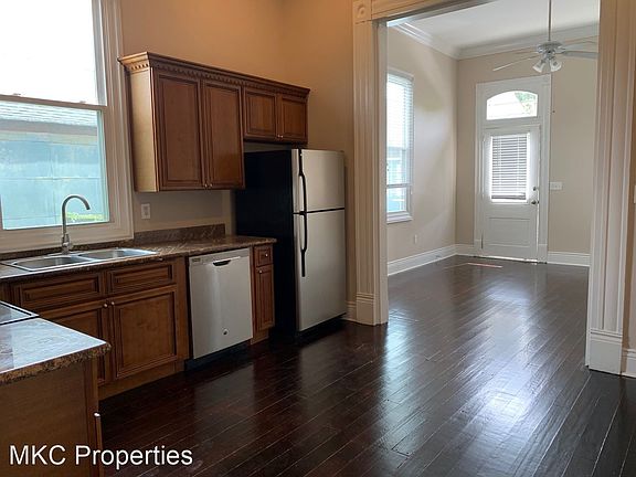3rd image of 1030 Piety St