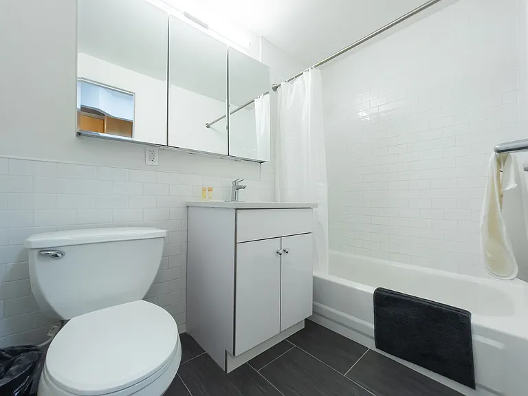 614 10th Ave #3E — Photo 11