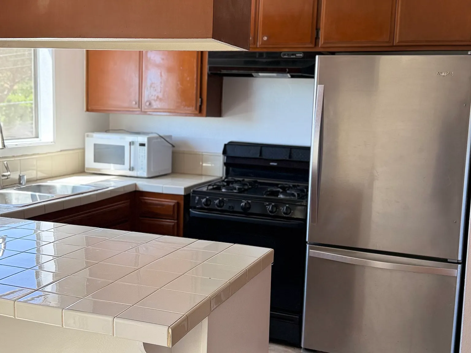 2 bed, 1.5 bath, 1120 sqft, $2,650 — Photo 2