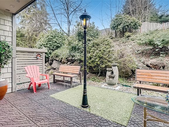 3rd image of 22715 Lakeview Dr