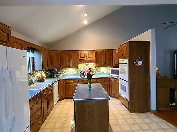 24x12 kitchen with dbl oven