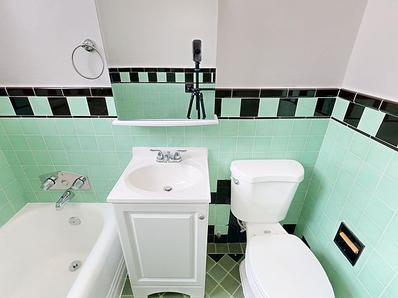 4th image of 915 Pierce St #5118575