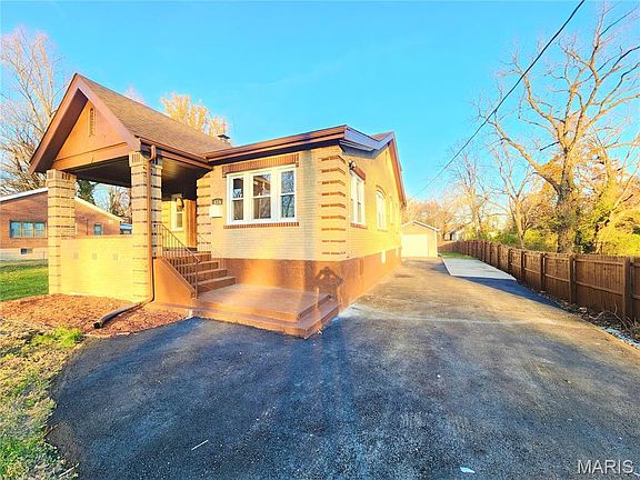 2nd image of 436 Hern Ave