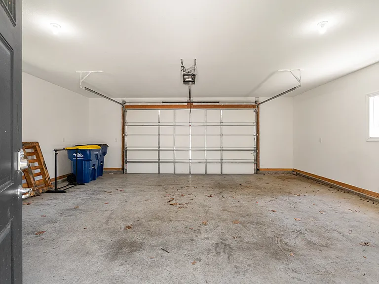 8435 Ottawa St — Photo 46