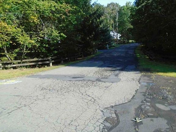 Exterior Neighborhood (street photo)