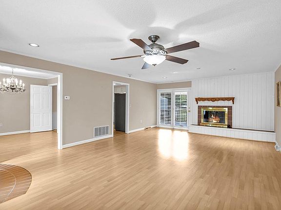 3rd image of 1527 Pinehaven Street Ext
