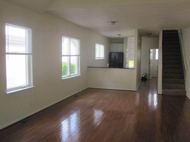 1st image of 4528 Coronet Ave