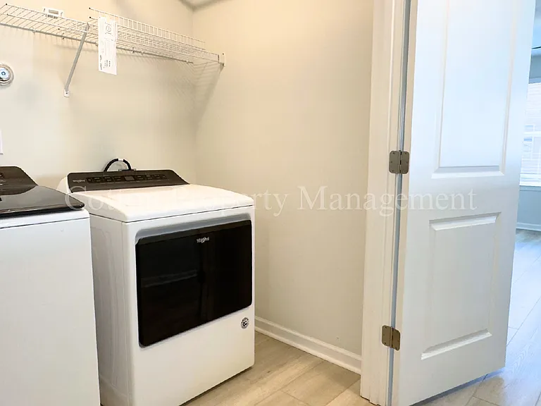 7313 Chipley Dr — Photo 31