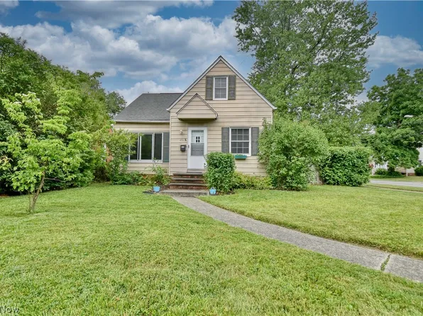 491 E 326th St, Willowick, OH 44095