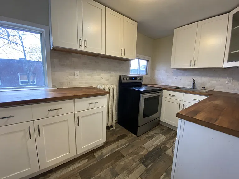412 Dovercourt Rd #UPPER — Photo 6