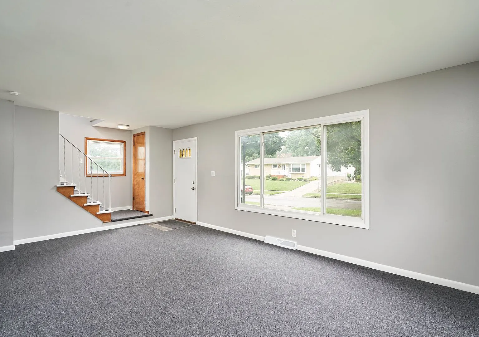 Charming 3-Bed Home with New Kitchen, Fresh Finishes & Big Backyard on a Quiet Dead-End Street — Photo 4