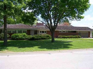 616 Country Club Ter, Lawrence, KS 66049