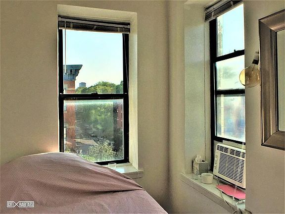 3rd image of 601 E 11th St APT 5a