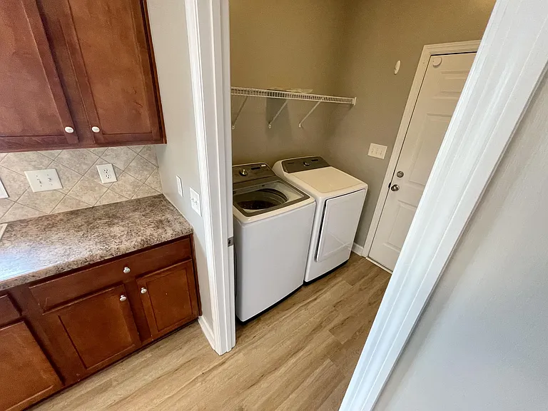 303 Elk Ct — Photo 6