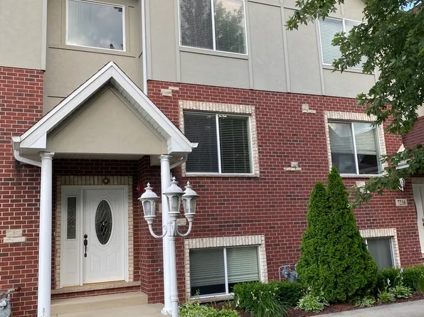 7218 W 83rd St, Bridgeview, IL 60455