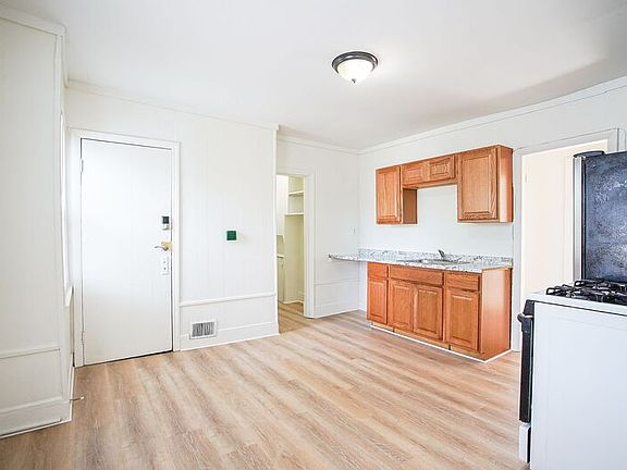 2nd image of 11-13 Newman St Unit 3
