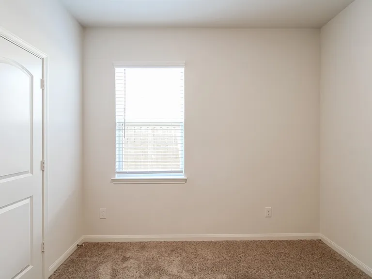 26836 Steinbeck Dr — Photo 7
