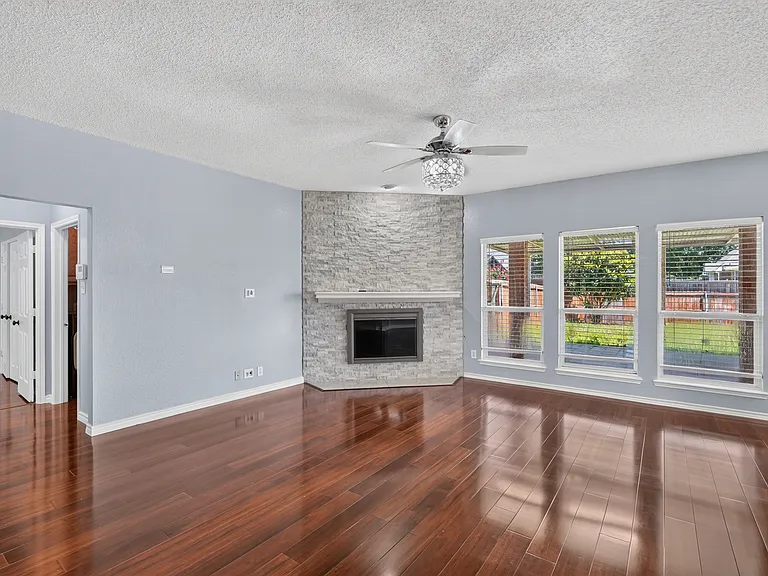 3113 Lochaven Dr — Photo 3