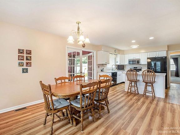 2nd image of 1426 Middlewood Dr