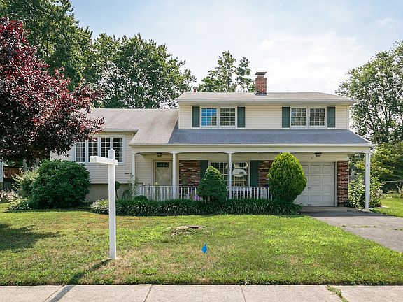 2nd image of 3 Crestwood Dr