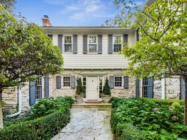 10 Old Hunt Rd, Northfield, IL 60093