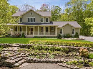 40 Robincrest Ct, Seekonk, MA 02771