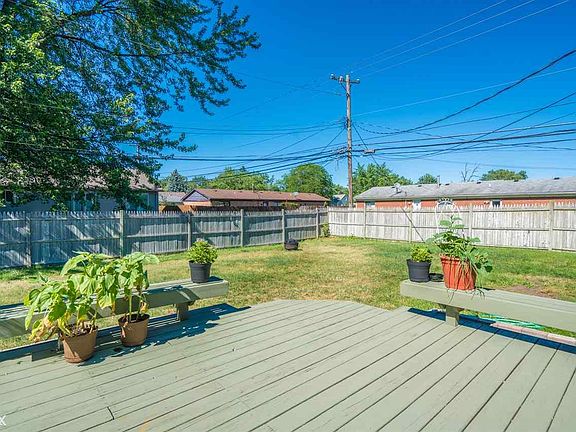 3rd image of 15885 Coral Ave