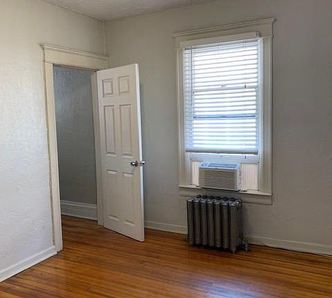 5th image of 299 S Lincoln St #3