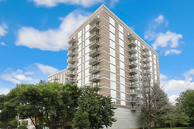1st image of 1515 S Prairie Ave Unit 1004
