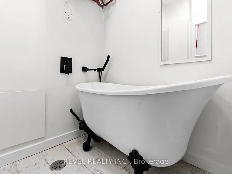 89 Foxley St #LOWER — Photo 13