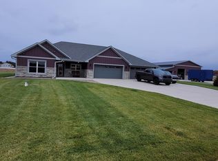 19567 Butternut St NW, Oak Grove, MN 55011