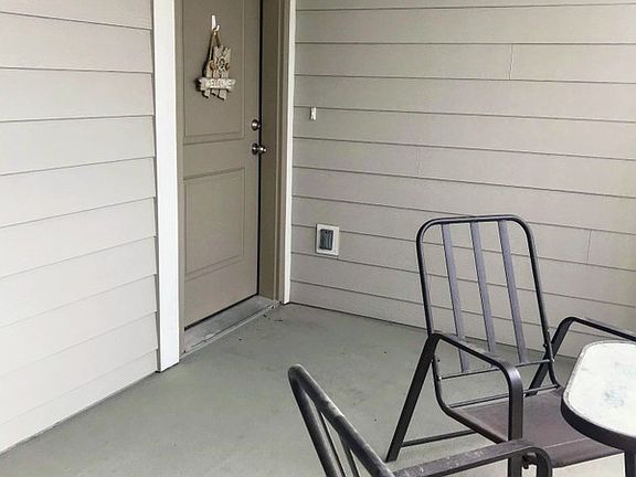 5th image of 213 W Ridge Rd