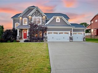 2591 Ledgestone Dr NW, Uniontown, OH 44685