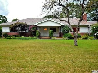 1070 Coates Ave, Holbrook, NY