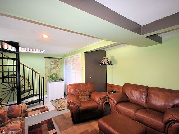 3rd image of 10 Lakeview Dr #1423