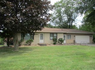 9215 Ridgewood Rd, Rock Island, IL 61201