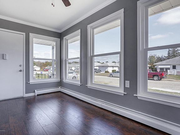 4th image of 35 Saint David Dr