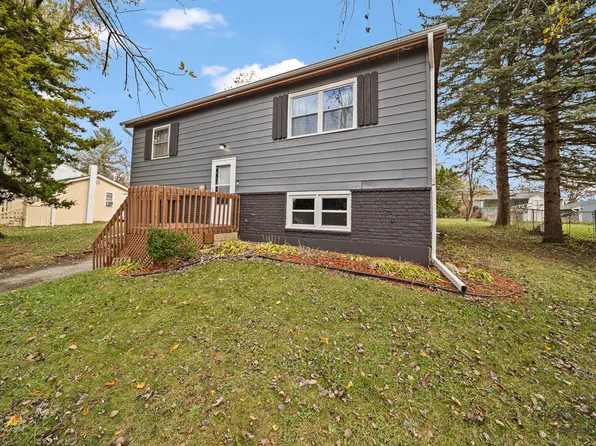 2808 Michael St, Wonder Lake, IL 60097