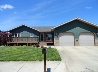 110 W 8th St, Pierre, SD 57501