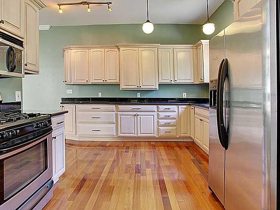4th image of 8414-16 Sycamore Pl